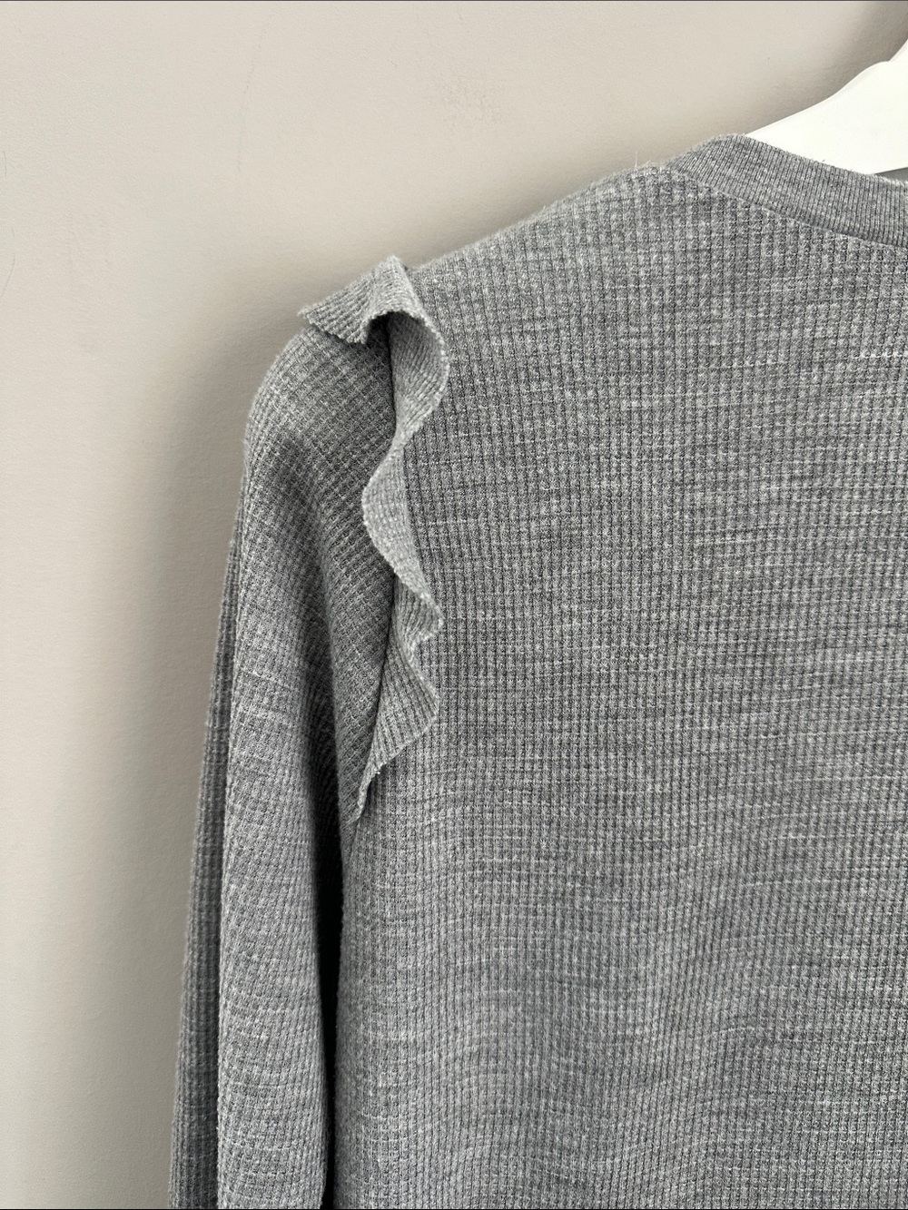 Wildfox Gray Ruffle-Shoulder Ribbed Long Sleeve Top - Picture 13 of 15
